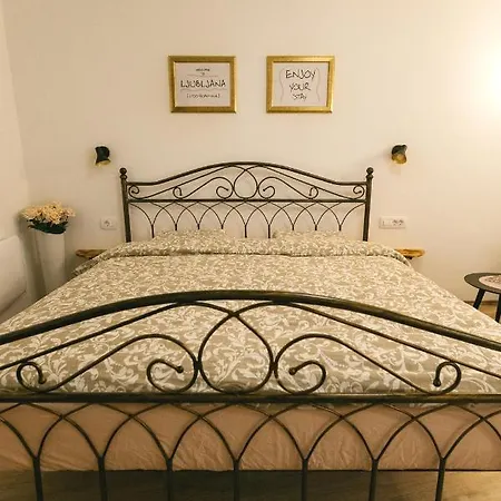 Cosy On The Main Square Apartment